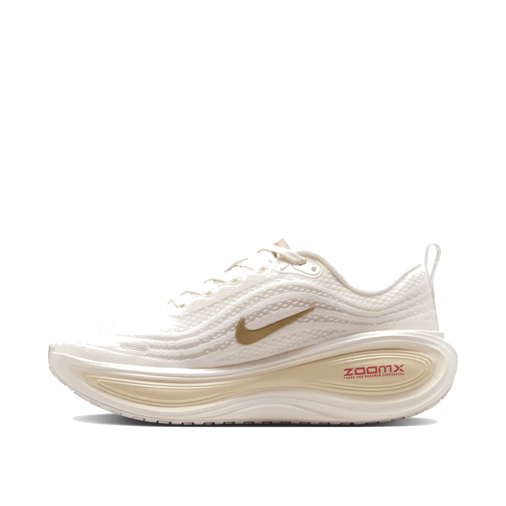 Nike Women's Vomero Plus Sail Metallic Gold Grain HV8154-109